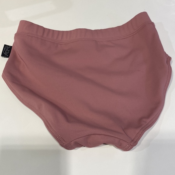 Tiger Friday Go2 Briefs in Champagne. Size Child Large. - Picture 2 of 5